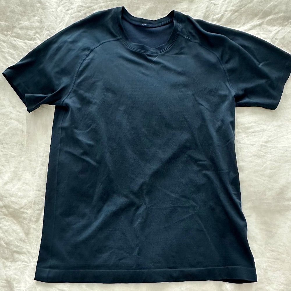 Lululemon Men's T-Shirt / Size - Medium